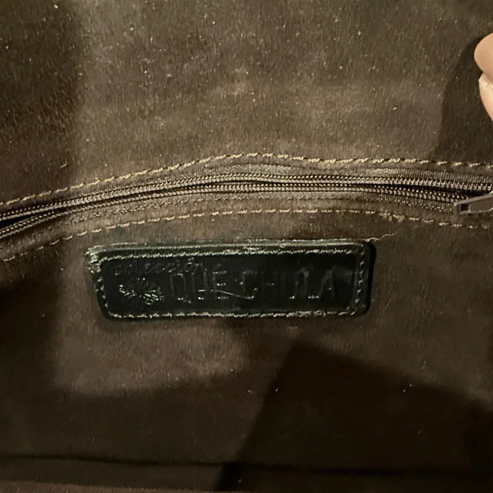 Elegant Black Embossed Leather bag - Picture 12 of 15